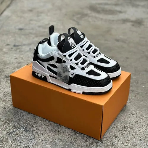 Louis Vuitton skater black and white