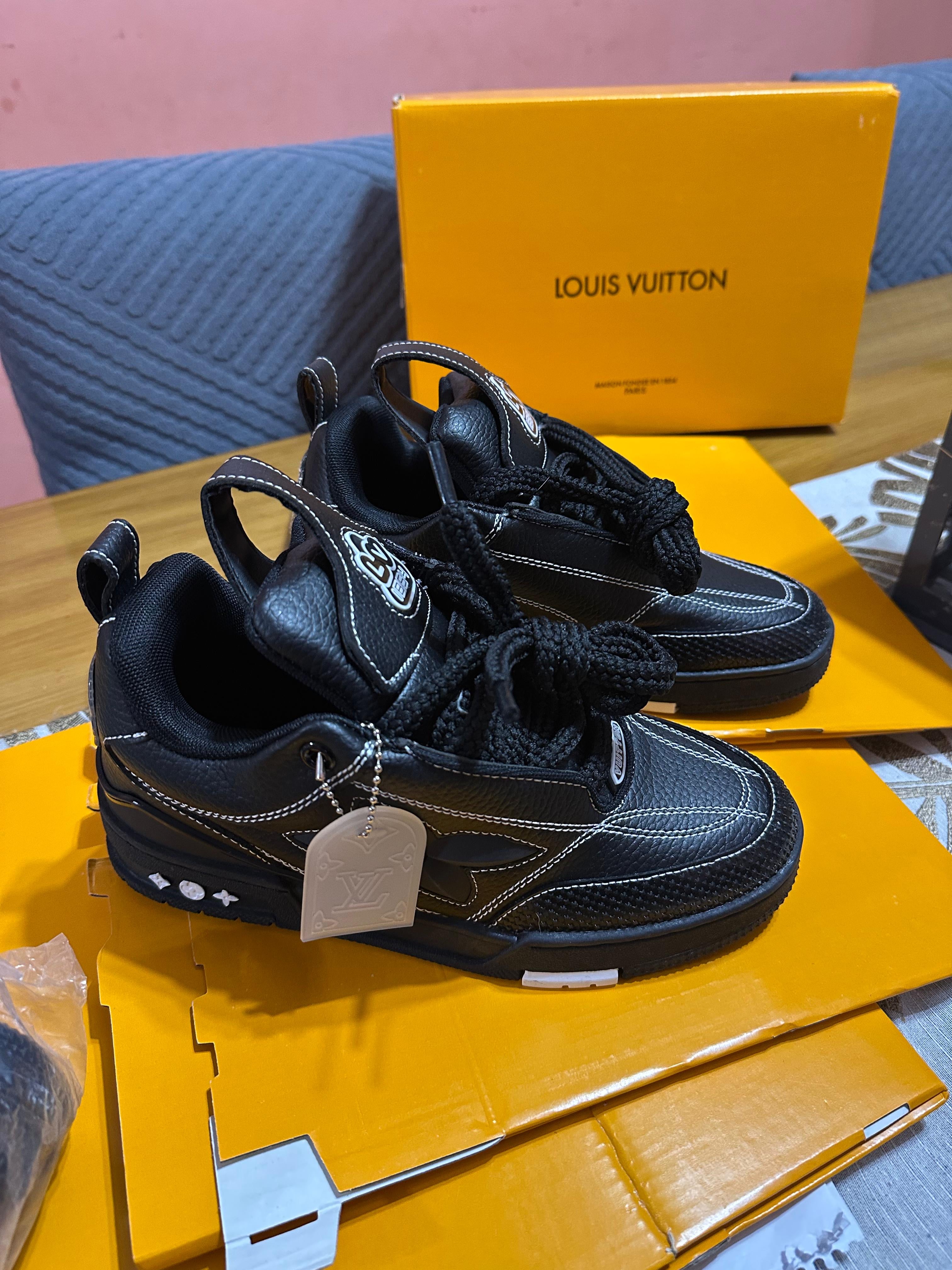 Louis Vuitton total black