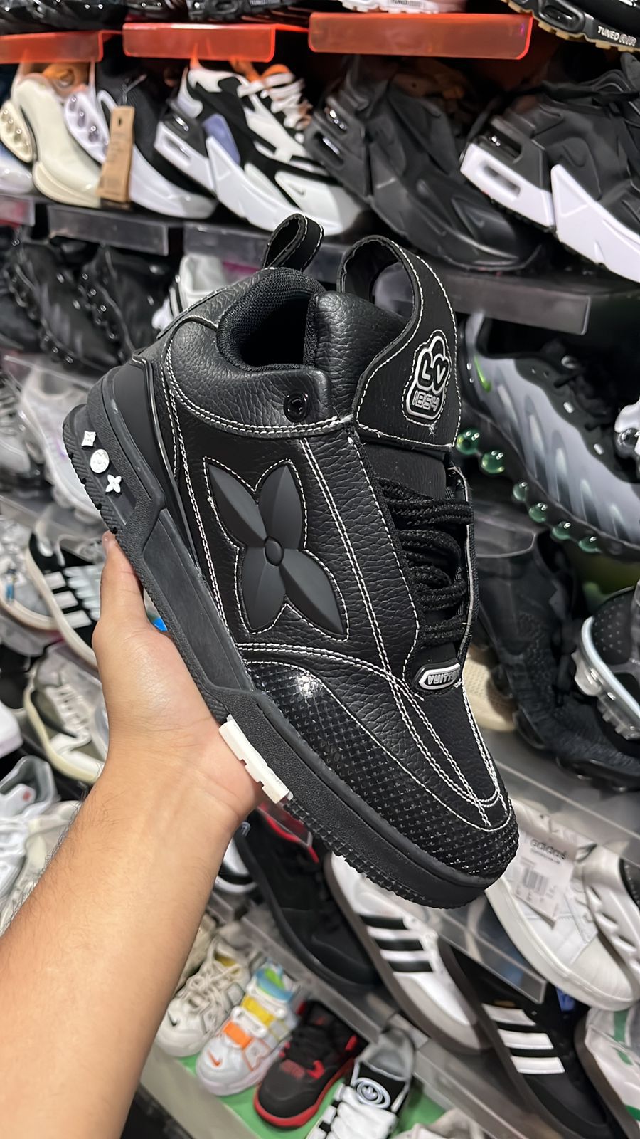 Louis Vuitton total black