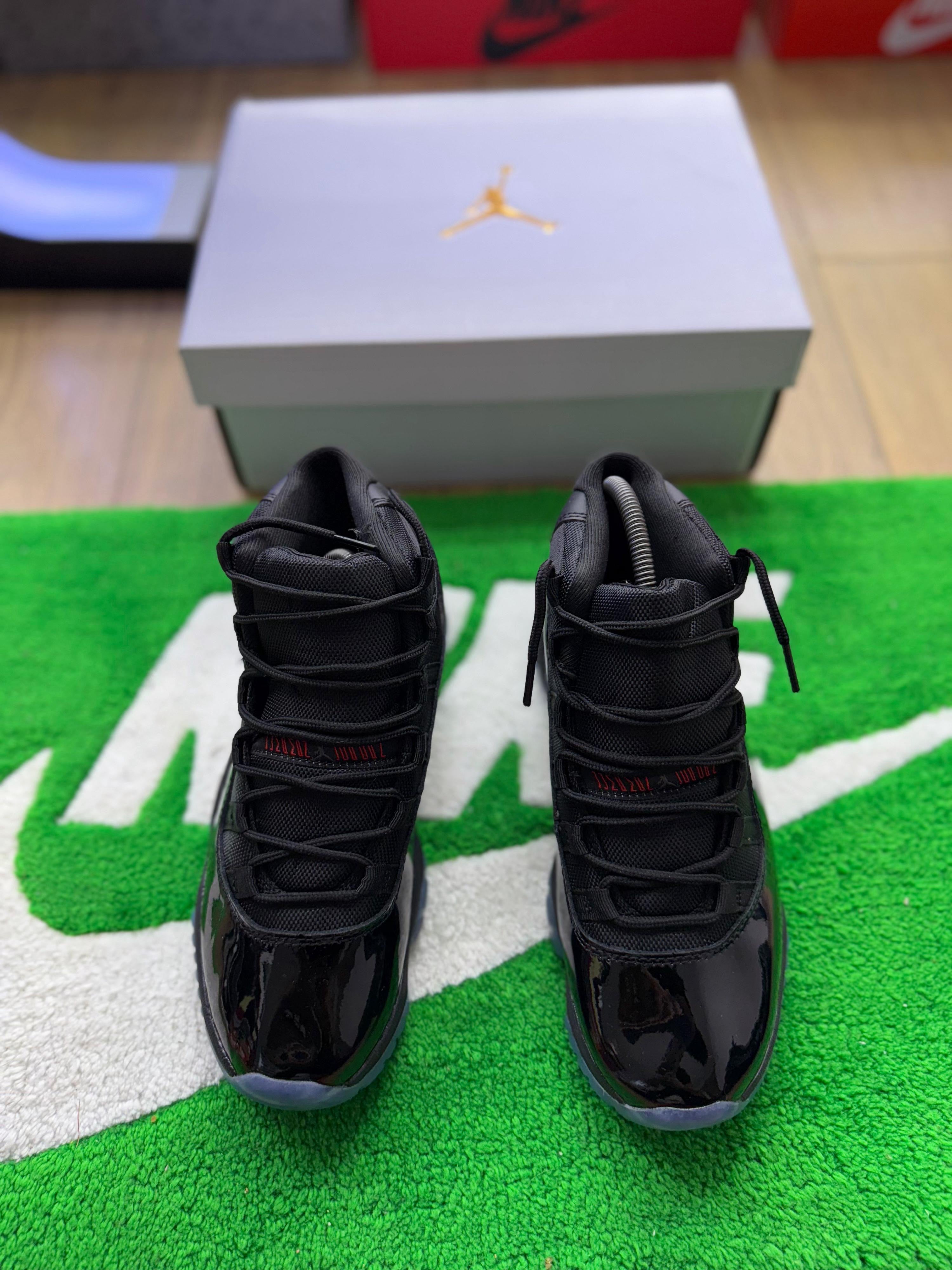 Jordan 11 total black