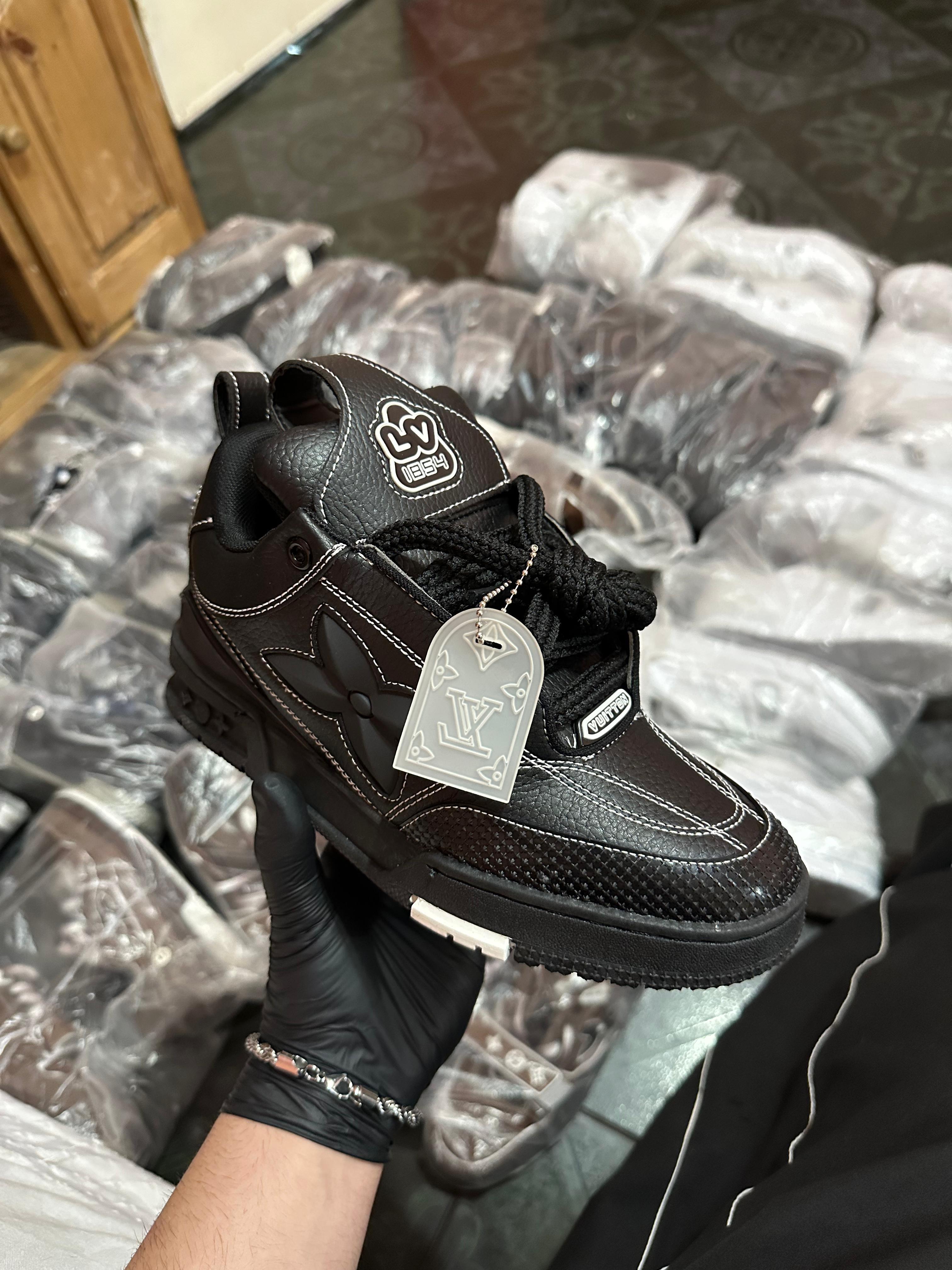 Louis Vuitton total black