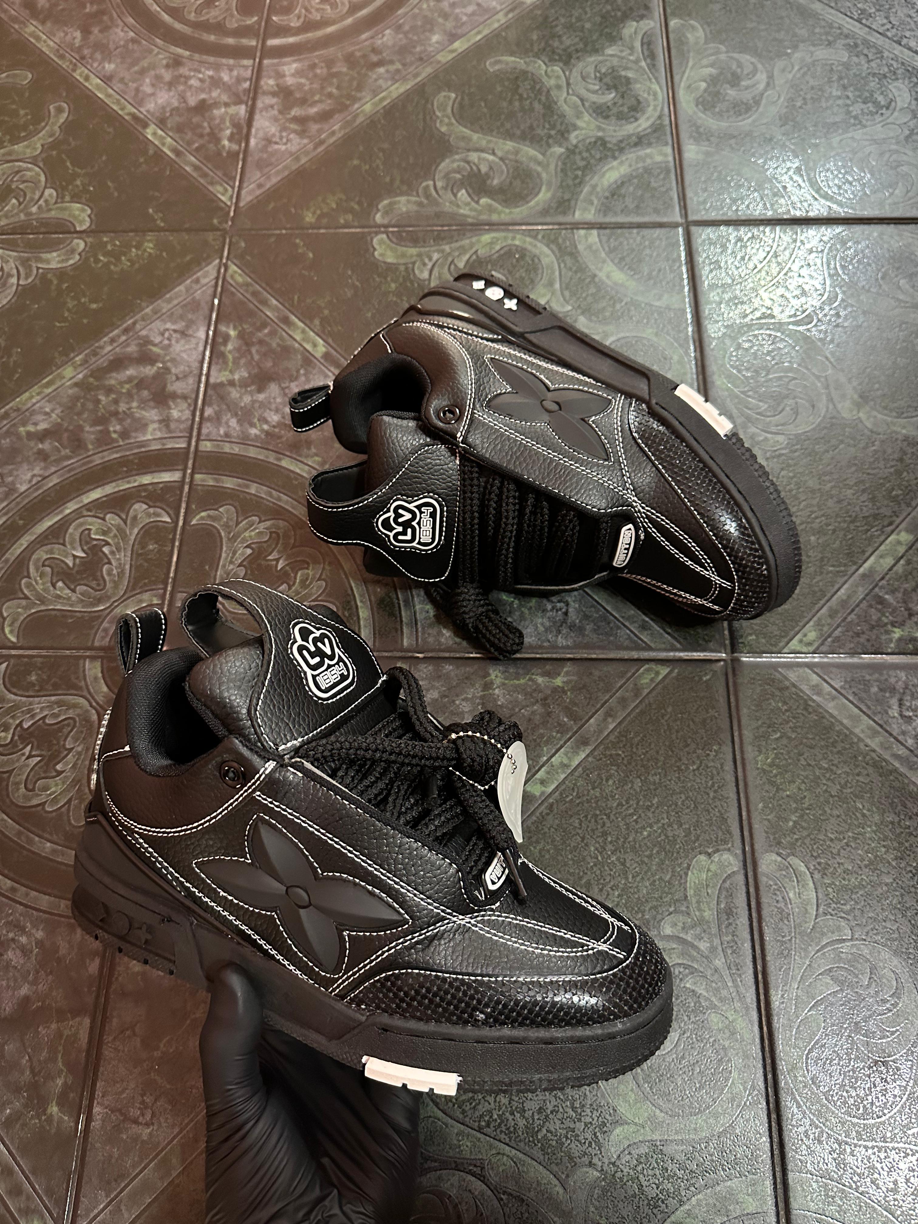 Louis Vuitton total black