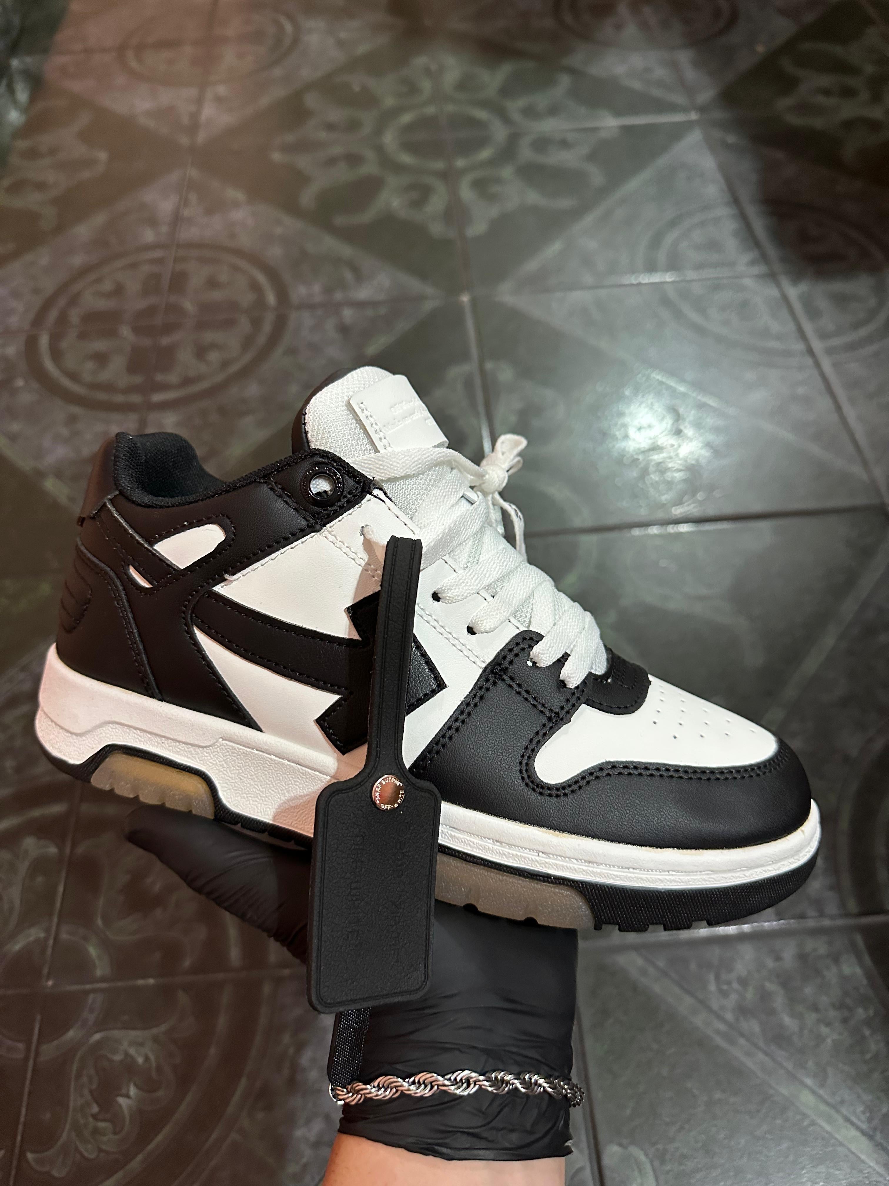 Off white clásica