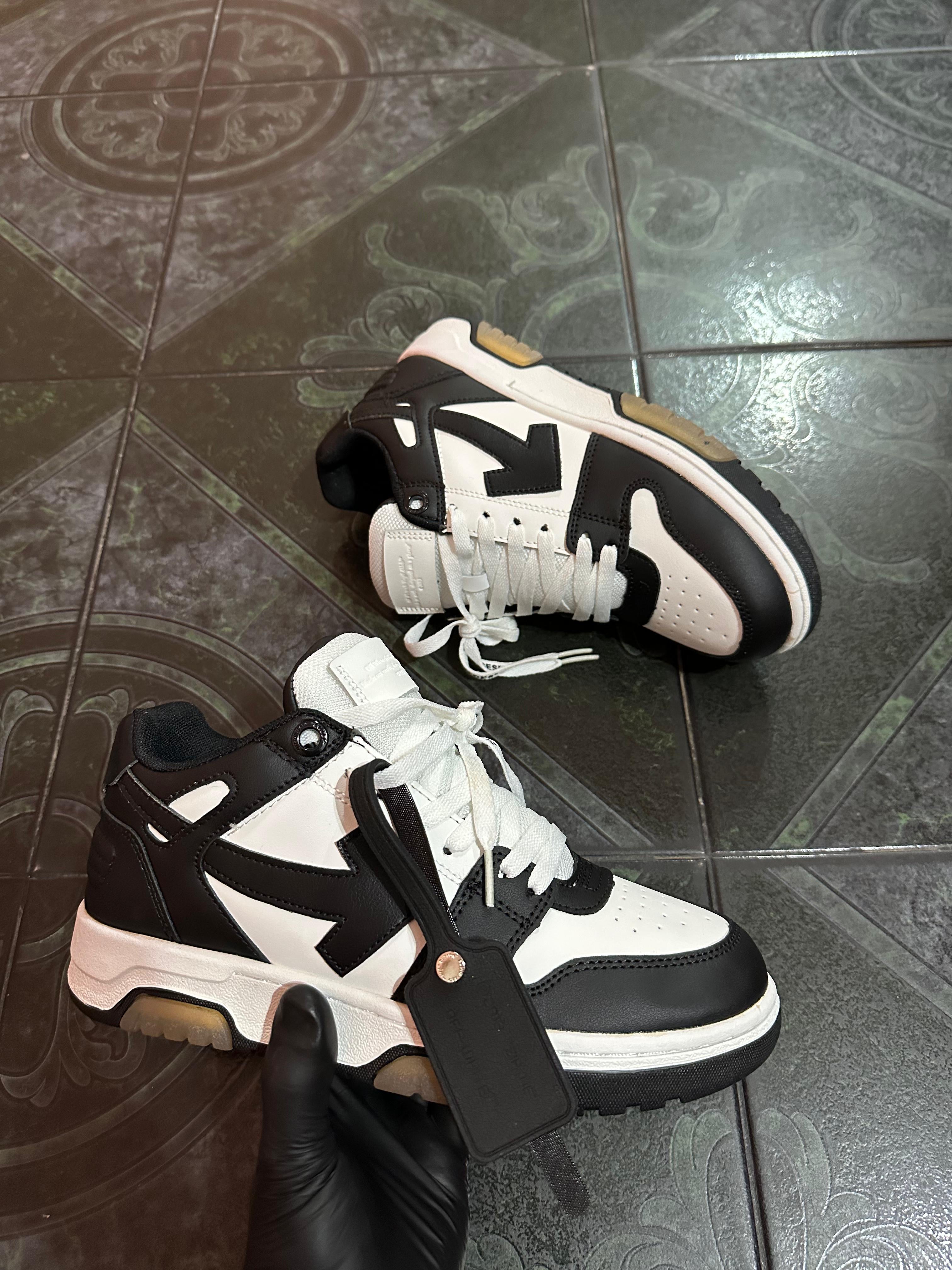 Off white clásica