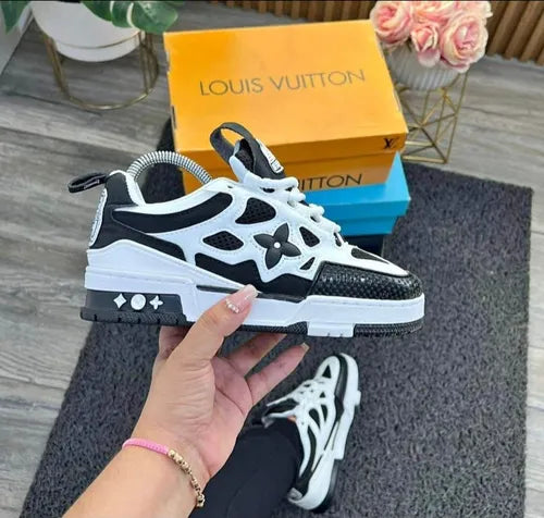 Louis Vuitton skater black and white