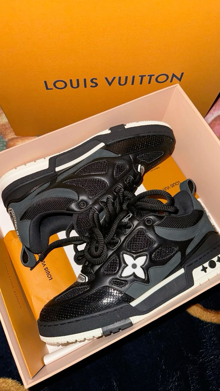Louis Vuitton skater black