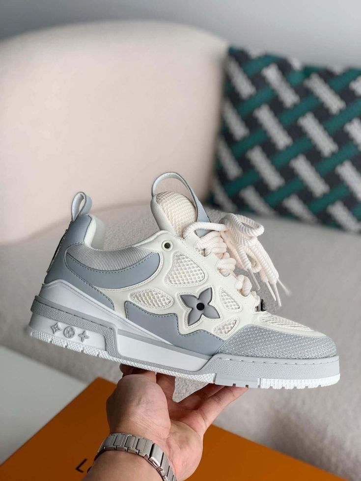 Louis Vuitton skater grises